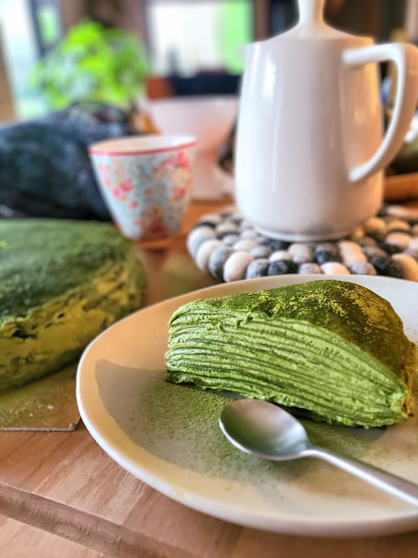 Gâteau mille-crêpes au matcha avec chantilly mascarpone, dessert fusion franco-japonais élégant, recette par Momoko