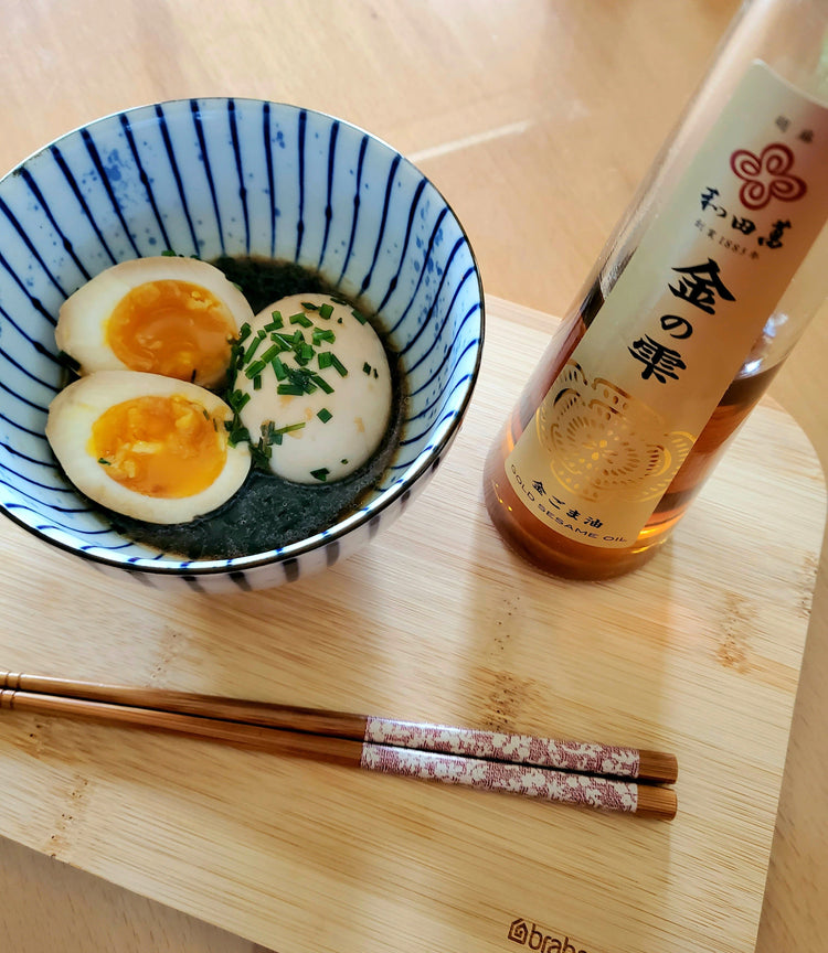 Ajitama au sésame, œufs marinés japonais à la sauce soja et huile de sésame, recette par Momoko
