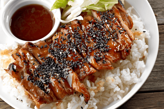 Sauce teriyaki japonaise maison à base de sauce soja, mirin et saké, idéale pour mariner poisson et viande