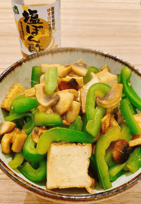 Sauté japonais de légumes et tofu frit croustillant au ponzu et beurre, sauce miel-soja, recette par Naoko