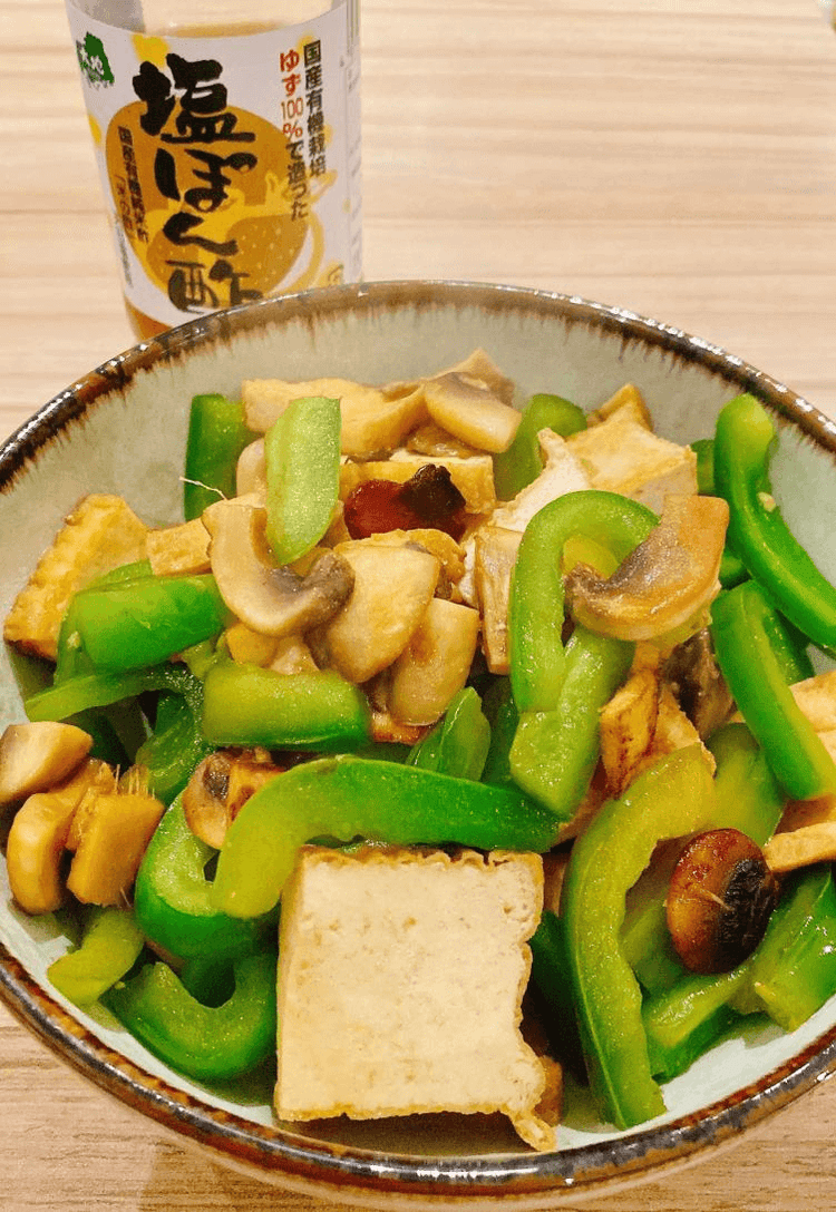 Sauté japonais de légumes et tofu frit croustillant au ponzu et beurre, sauce miel-soja, recette par Naoko