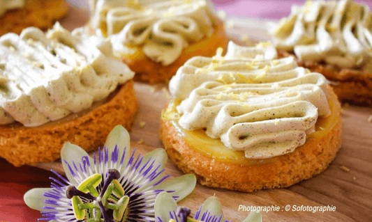 Tartelettes acidulées avec palet breton au miso, crème au yuzu et chantilly matcha, dessert franco-japonais raffiné