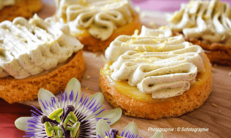 Tartelettes acidulées avec palet breton au miso, crème au yuzu et chantilly matcha, dessert franco-japonais raffiné
