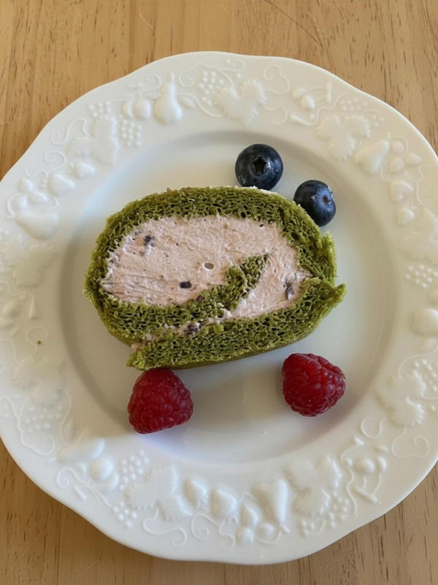 Bûche roulée au matcha bio japonais avec chantilly azuki – réalisée avec matcha supérieur IMA Japon